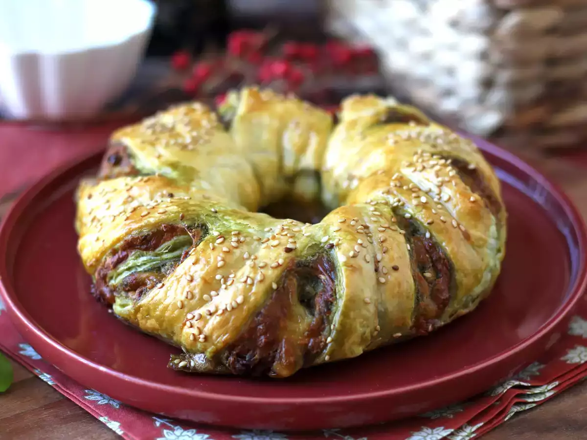 Bladdeegkrans met pesto, mozzarella en gedroogde tomaten - foto 7