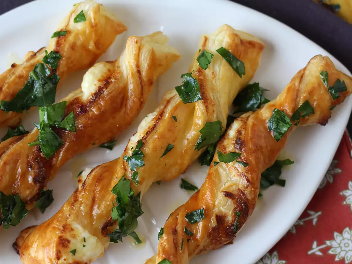 Bladerdeeg-kaasstengels uit de airfryer