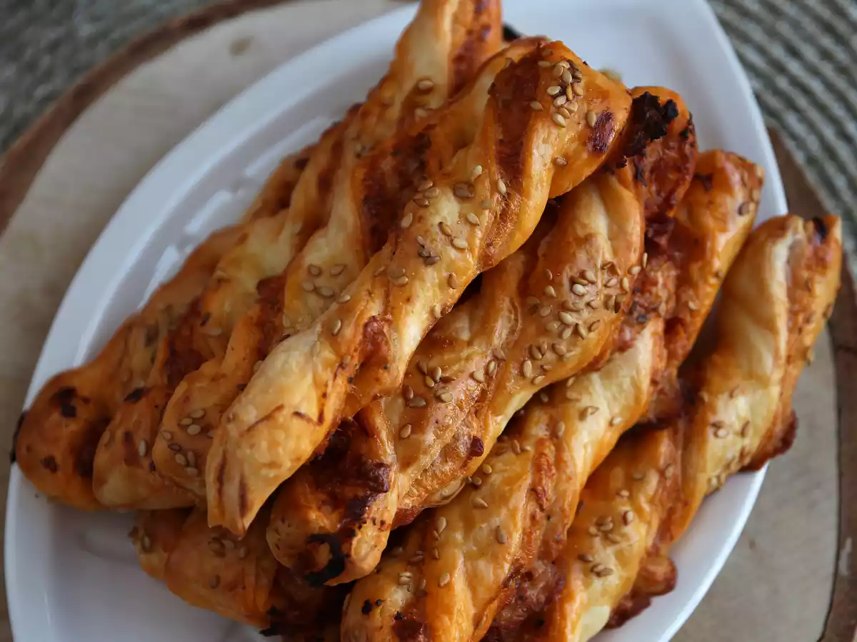 Bladerdeeg torsades met pesto rosso en mozzarella - foto 5