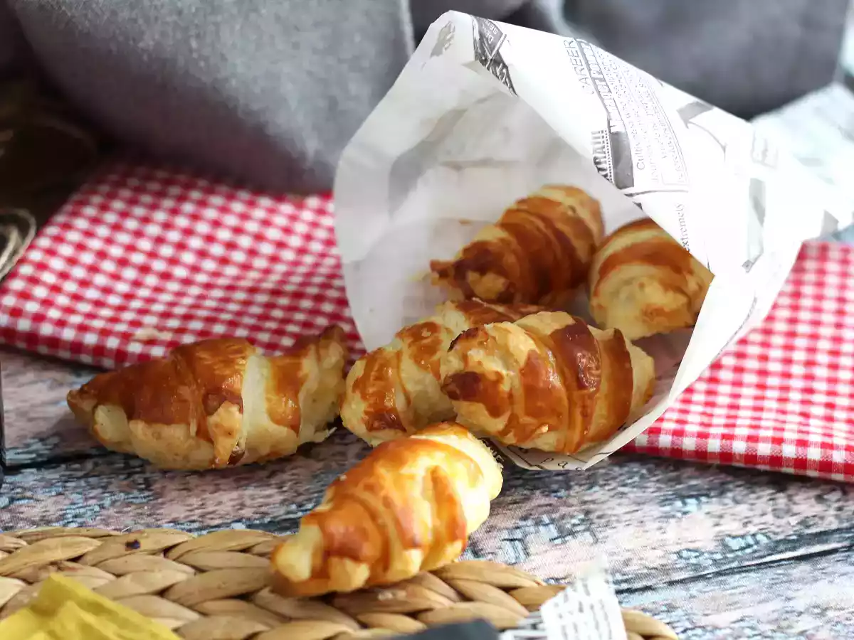 Bladerdeegcroissants met béchamelsaus, ham en kaas - foto 3