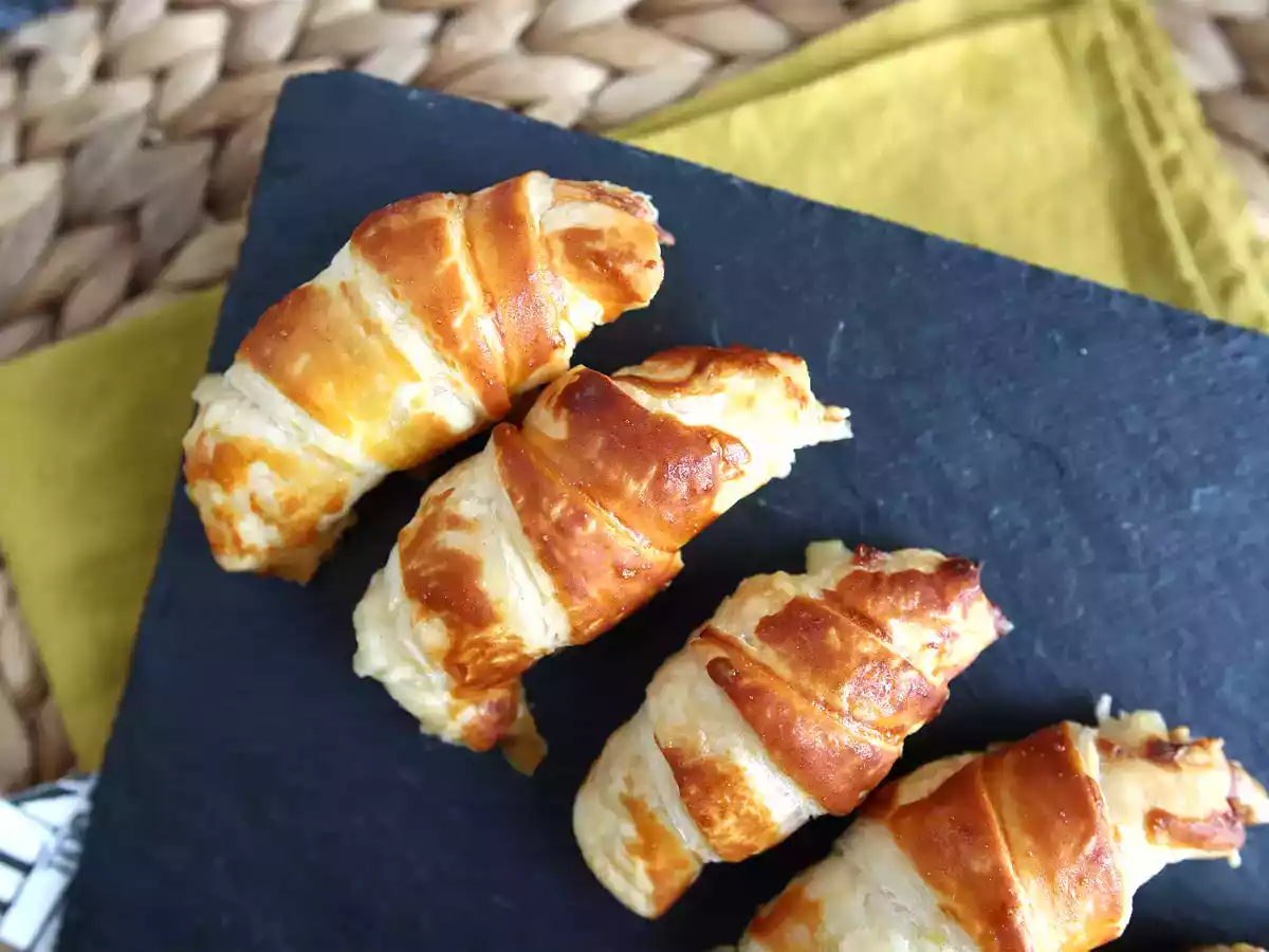 Bladerdeegcroissants met béchamelsaus, ham en kaas - foto 4