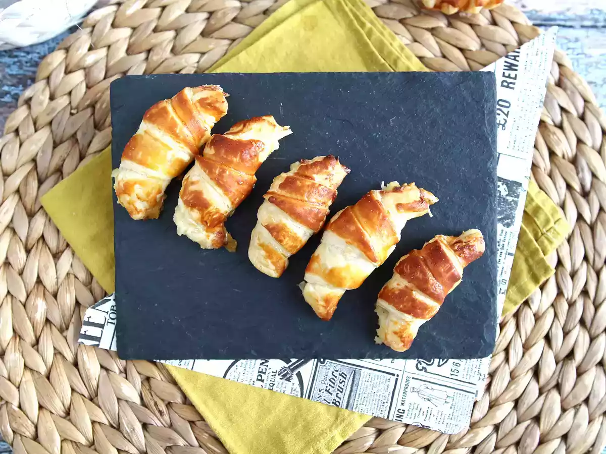 Bladerdeegcroissants met béchamelsaus, ham en kaas - foto 6