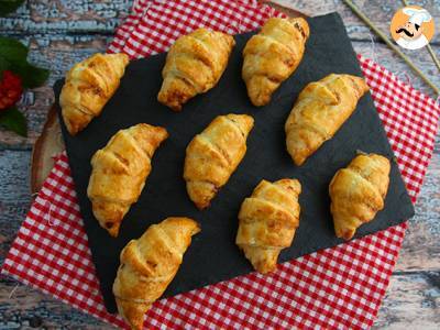 Bladerdeegcroissants met ham en fromage frais