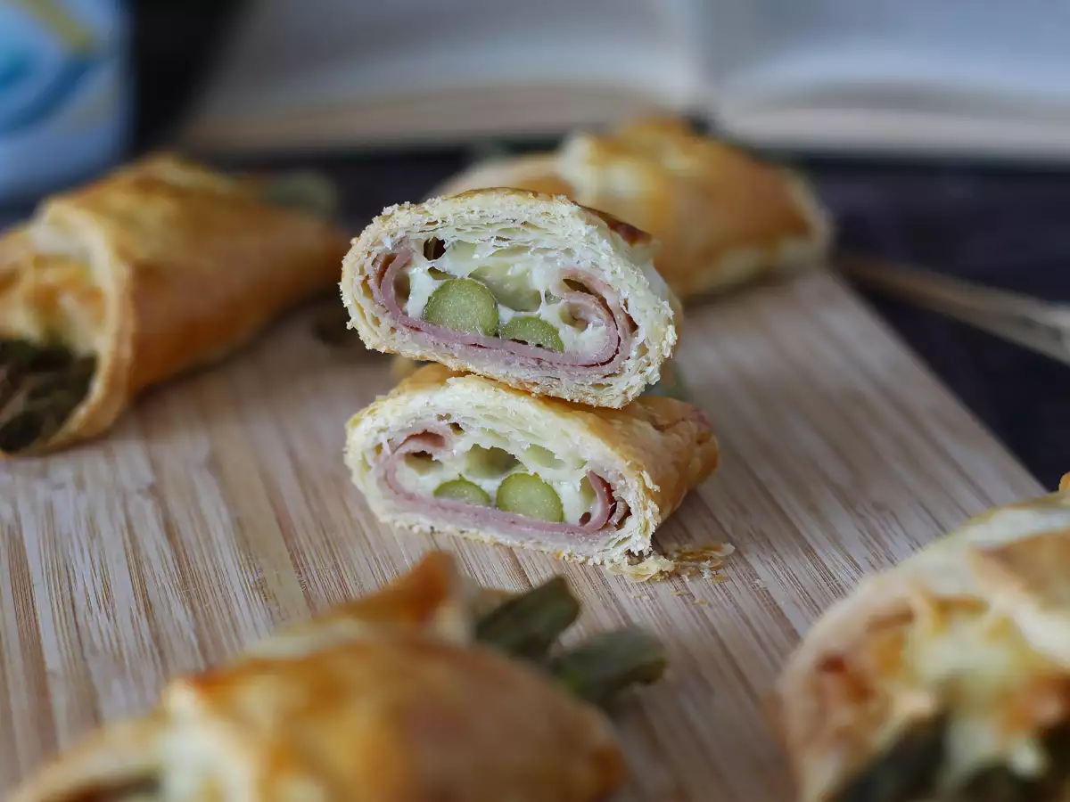 Bladerdeeghapjes met asperges, rauwe ham en smeltende kaas - foto 3