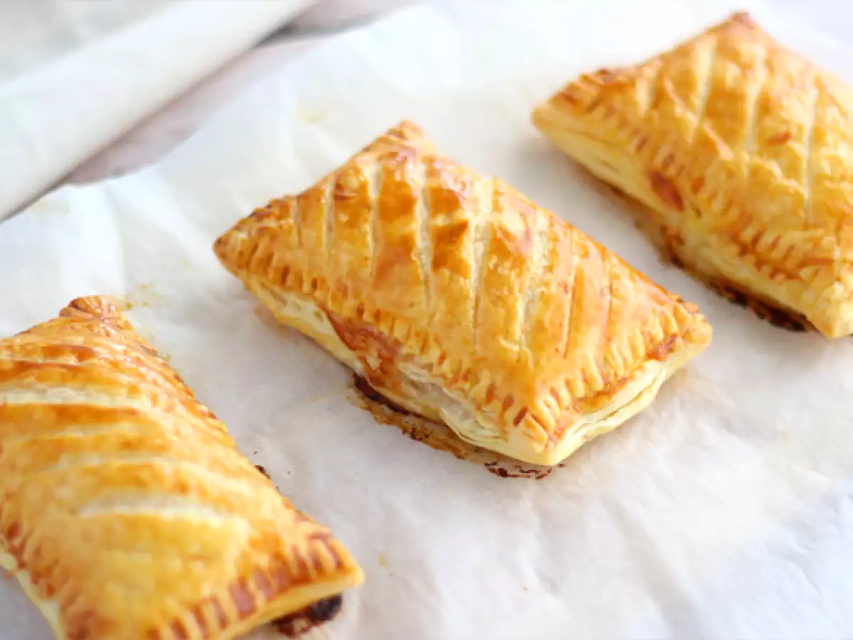 Bladerdeeghapjes met ham en kaas