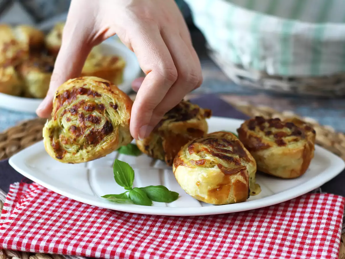 Bladerdeeghapjes met pesto en mozzarella uit de airfryer, klaar in 15 minuten! - foto 4