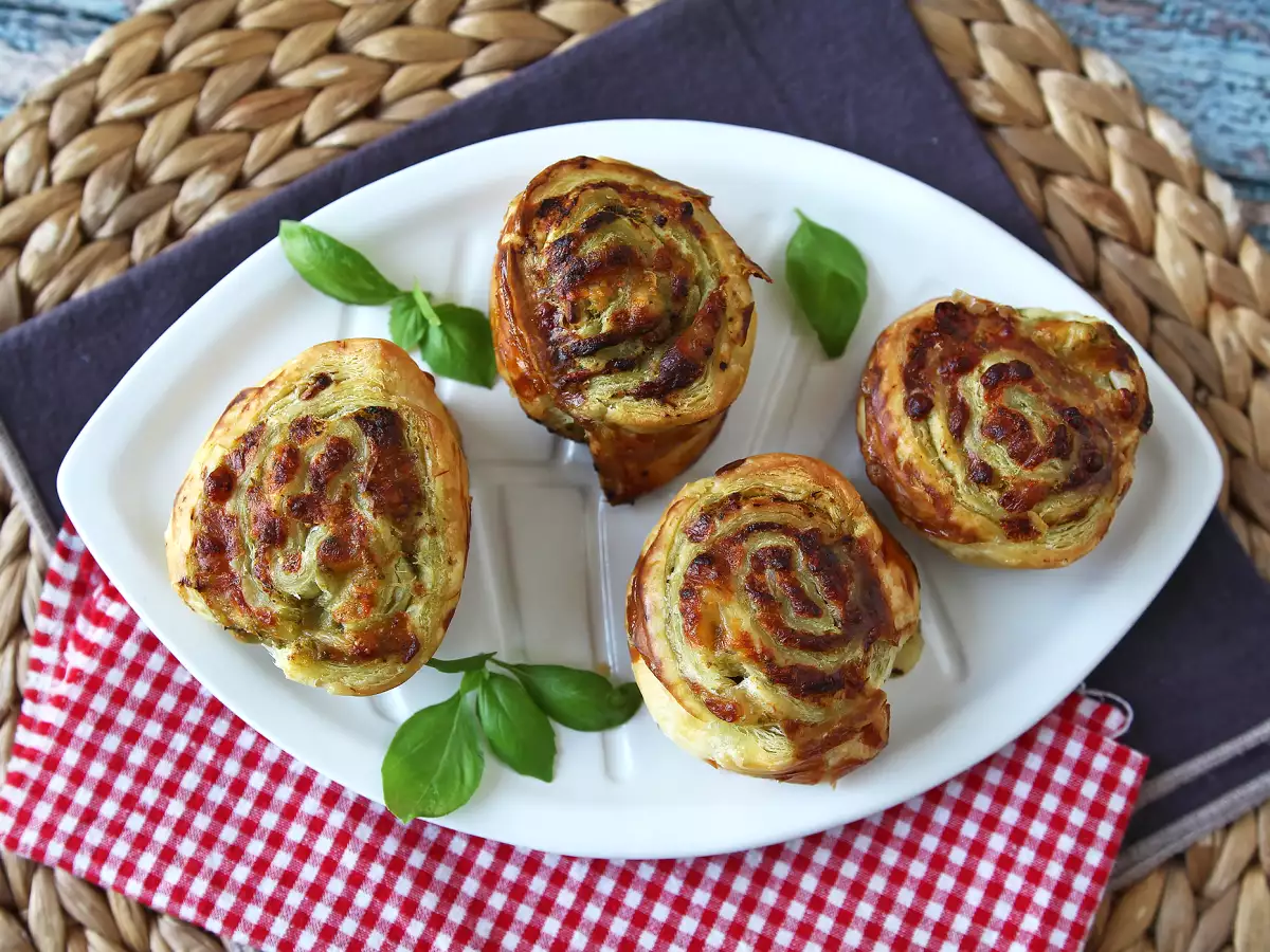 Bladerdeeghapjes met pesto en mozzarella uit de airfryer, klaar in 15 minuten! - foto 5