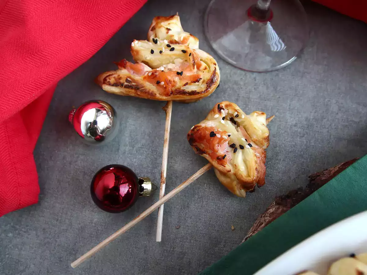 Bladerdeegkerstboompjes met twee soorten zalm - foto 3