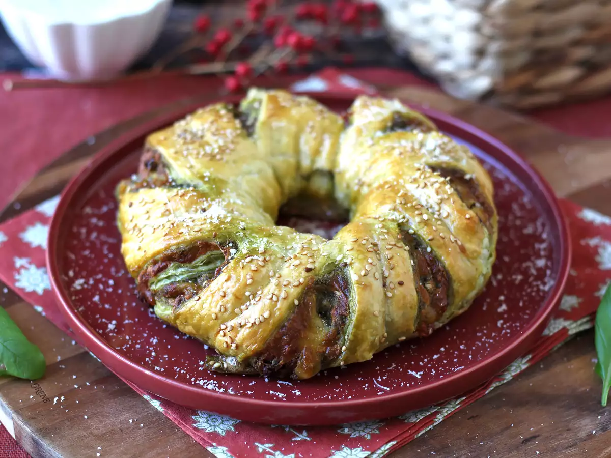 Bladerdeegkrans met pesto, mozzarella en zongedroogde tomaten - foto 3