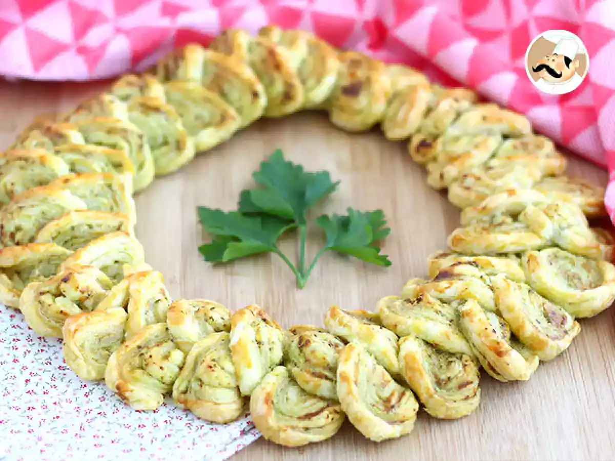 Bladerdeegkrans met pesto voor het aperitief