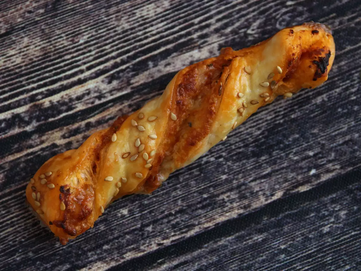 Bladerdeegtwists met pesto rosso en mozzarella - foto 4