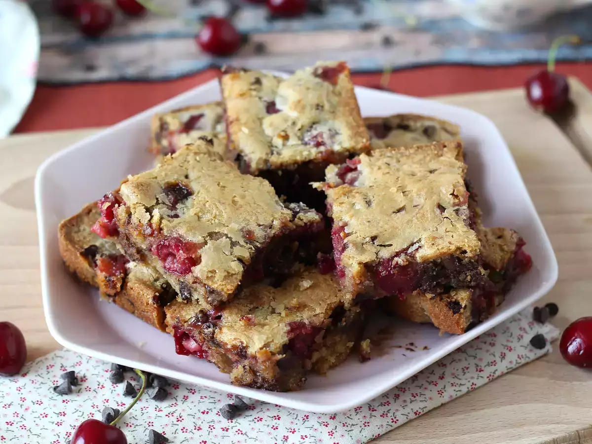 Blondie met kersen en chocolade: het perfecte krokante en smeuïge gebak - foto 3