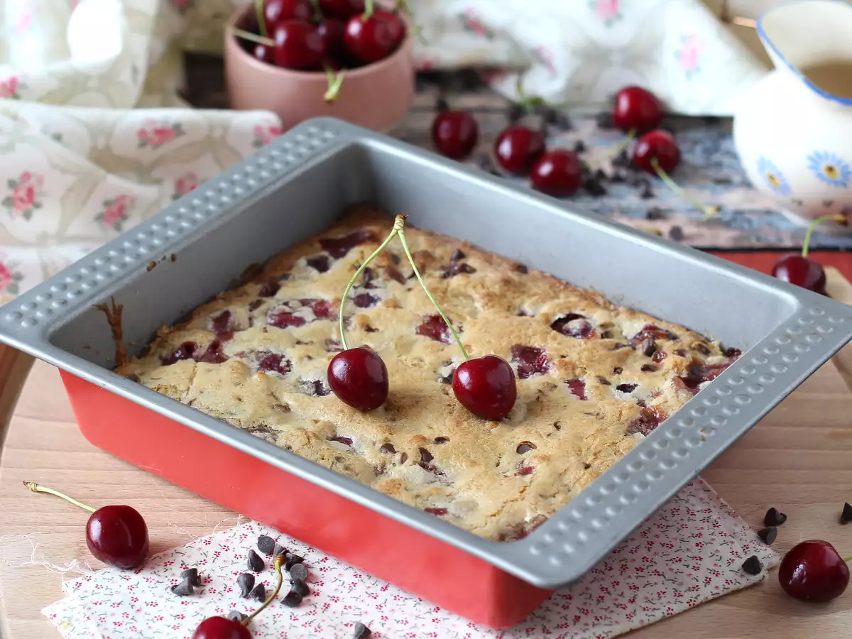 Blondie met kersen en chocolade: het perfecte krokante en smeuïge gebak - foto 4