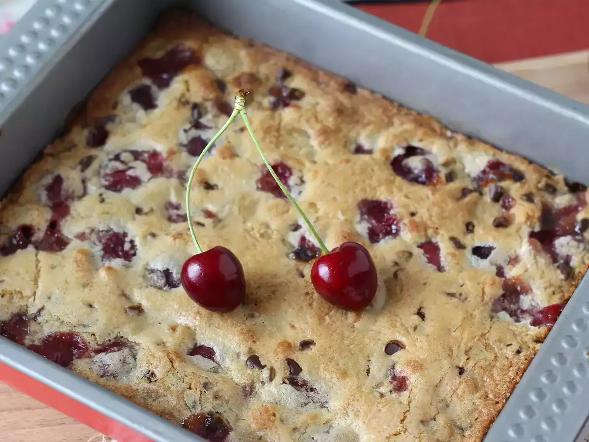 Blondie met kersen en chocolade: het perfecte krokante en smeuïge gebak - foto 8