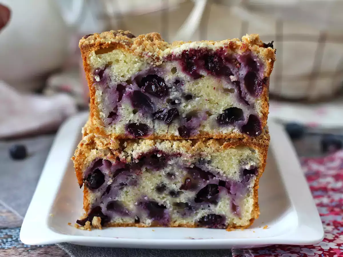 Bosbessencake met crumble: een smeuïge cake met een krokant laagje! - foto 5