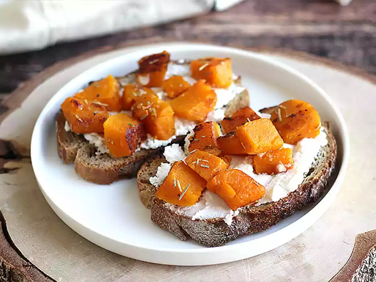 Boterhammen met ricotta, butternut en ei