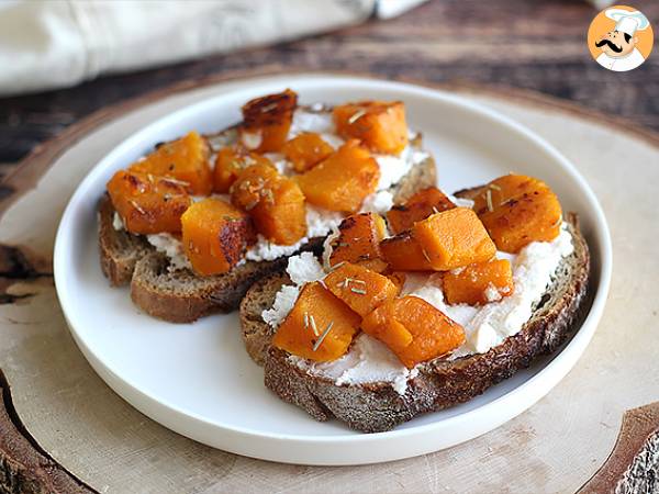 Boterhammen met ricotta, butternut en ei