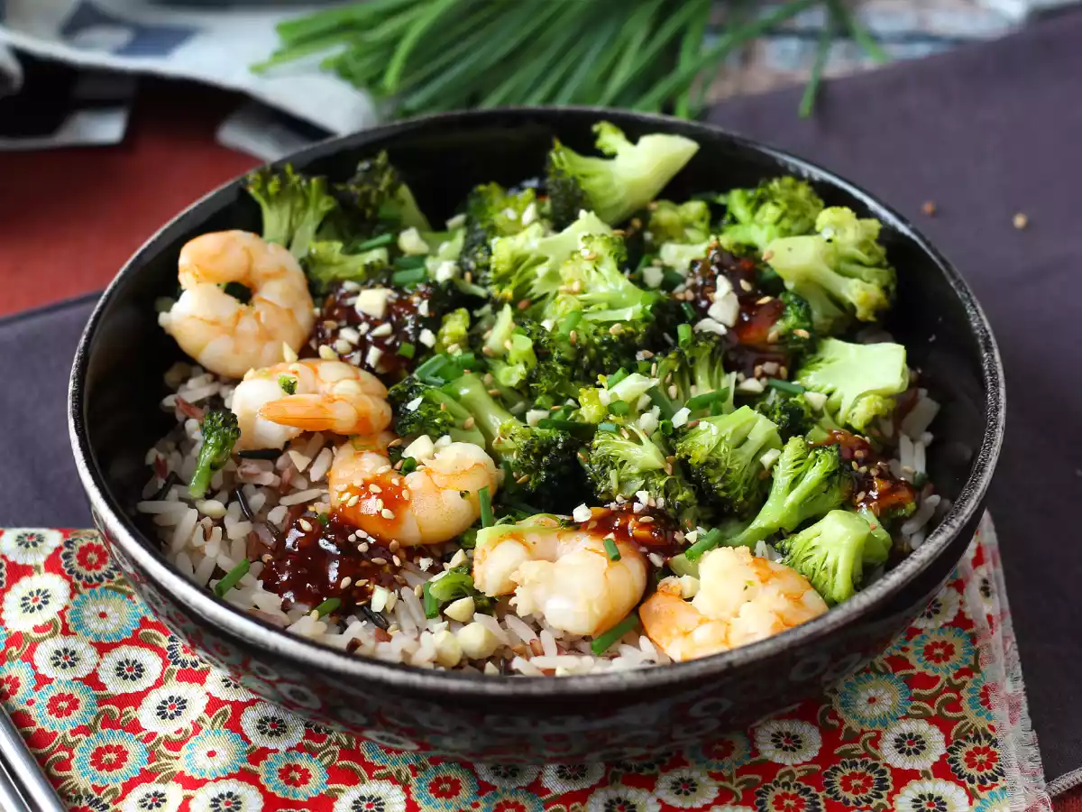 Broccoli en garnalen in een pittige Koreaanse saus - een eenvoudige, evenwichtige en pittige maaltijd - foto 2