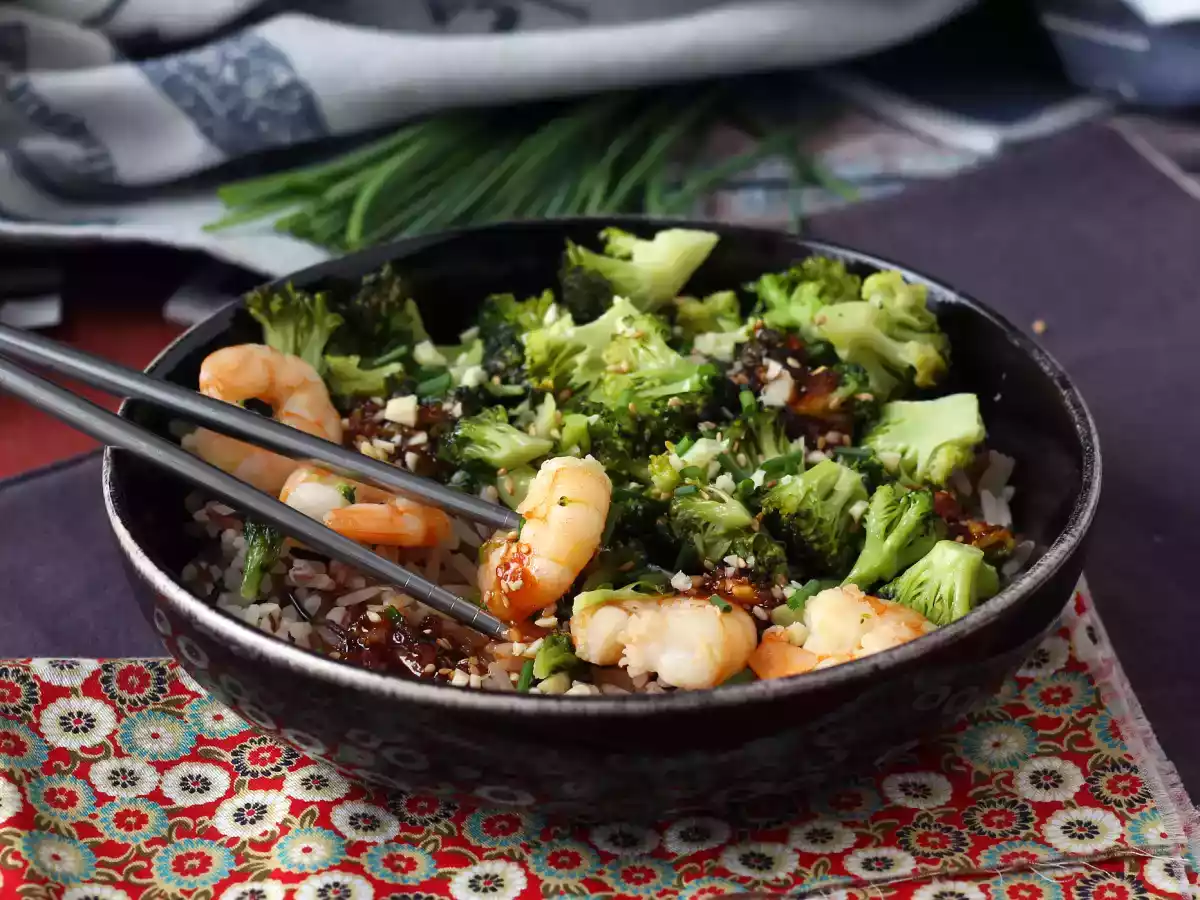 Broccoli en garnalen in een pittige Koreaanse saus - een eenvoudige, evenwichtige en pittige maaltijd - foto 3