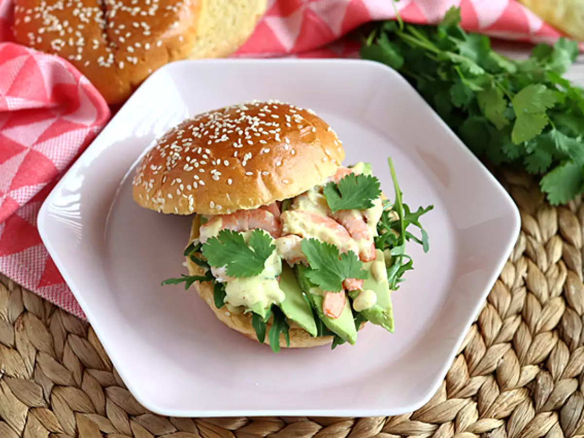 Broodje met garnalen, avocado en koriander - foto 3