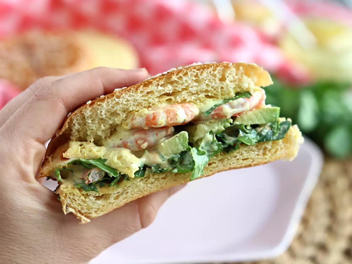 Broodje met garnalen, avocado en koriander - foto 4