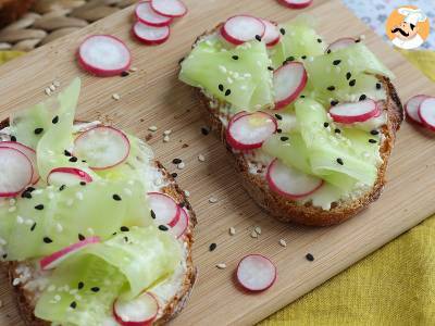 Broodjes komkommer en radijs met roomkaas - foto 4