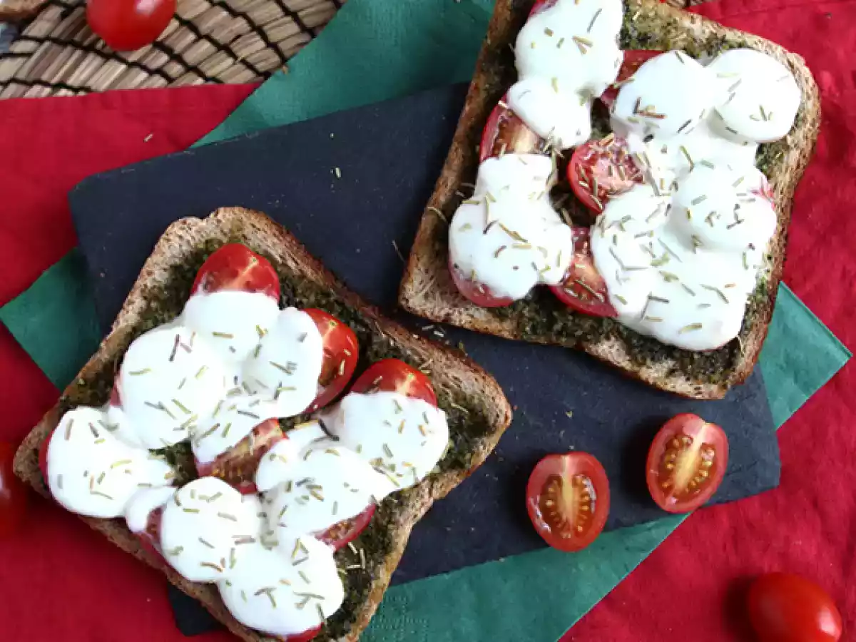 Bruschetta met pesto, kerstomaatjes en mozzarella - foto 3