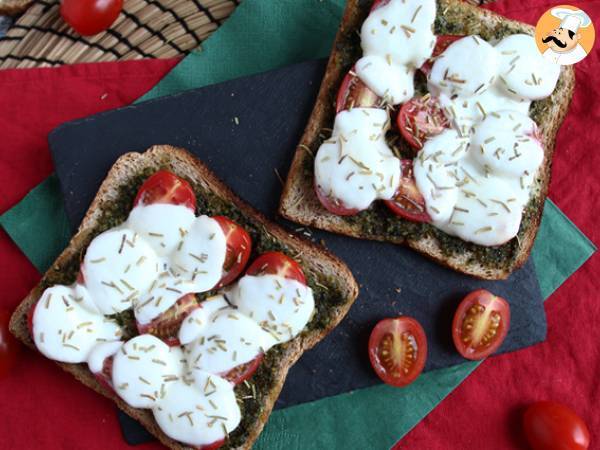 Bruschetta met pesto, kerstomaatjes en mozzarella - foto 3