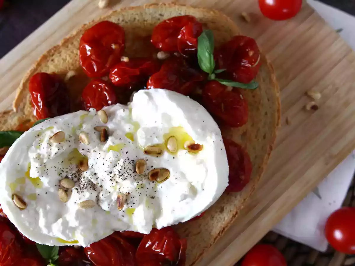 Bruschetta van geroosterde tomaten en burrata - foto 2