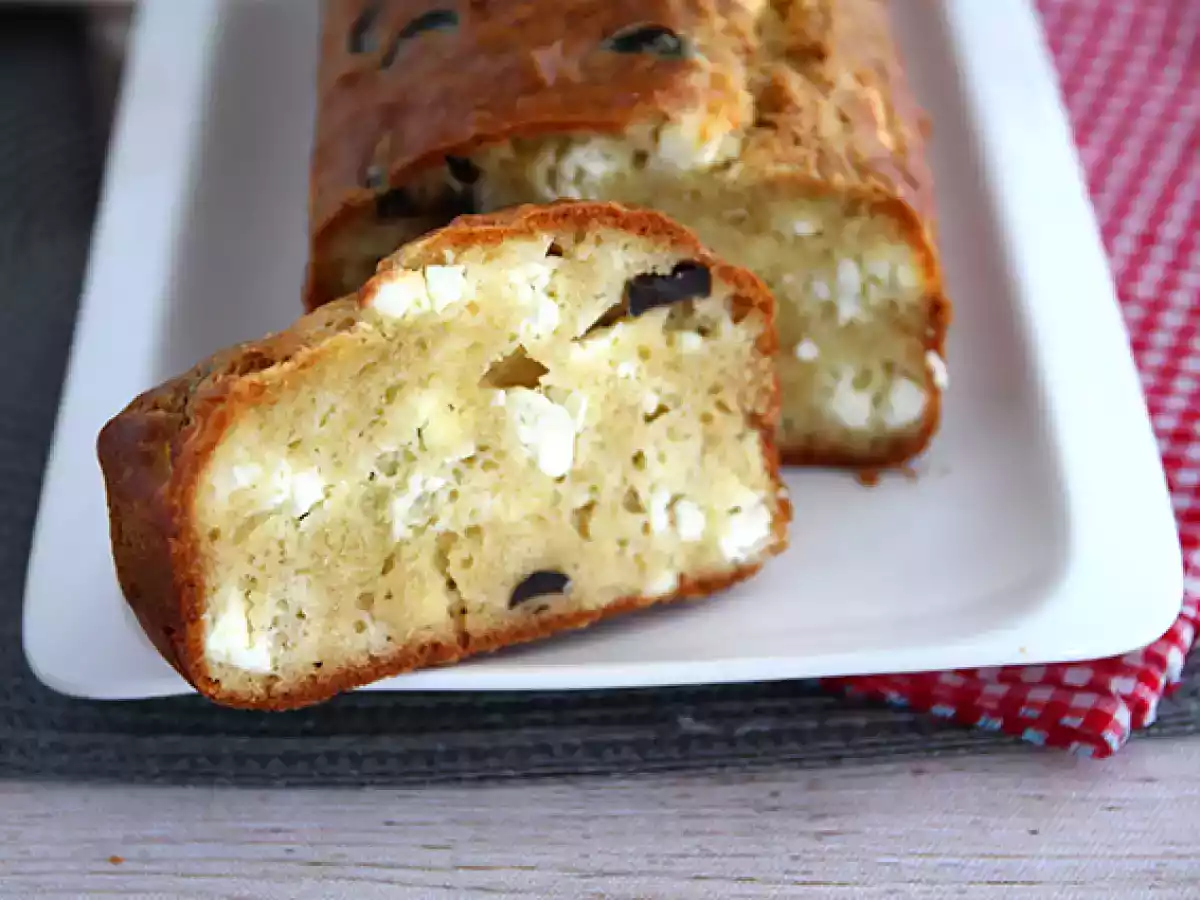 Cake met zwarte olijven en feta - foto 3
