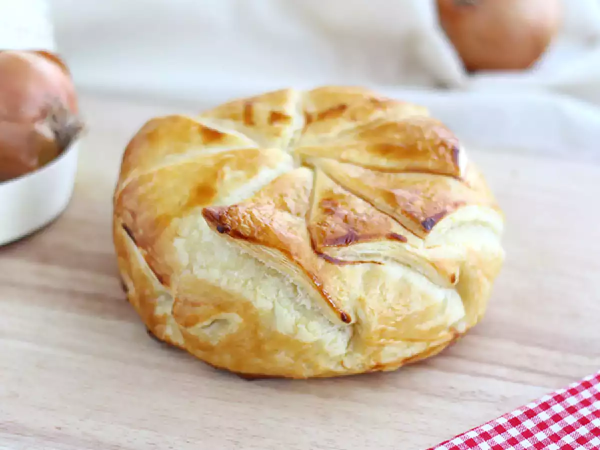 Camembert in bladerdeeg met ham en ui - foto 3