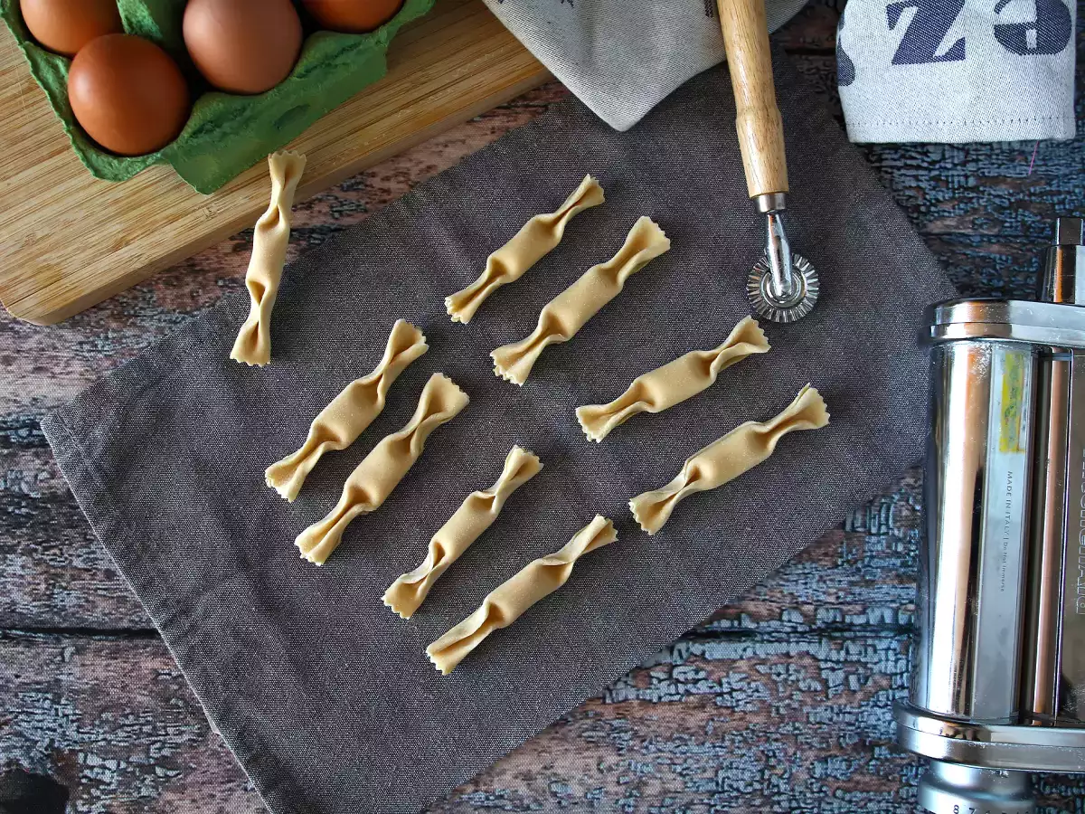 Caramelle: ravioli in de vorm van snoepjes, gevuld met pompoen en ricotta - foto 4