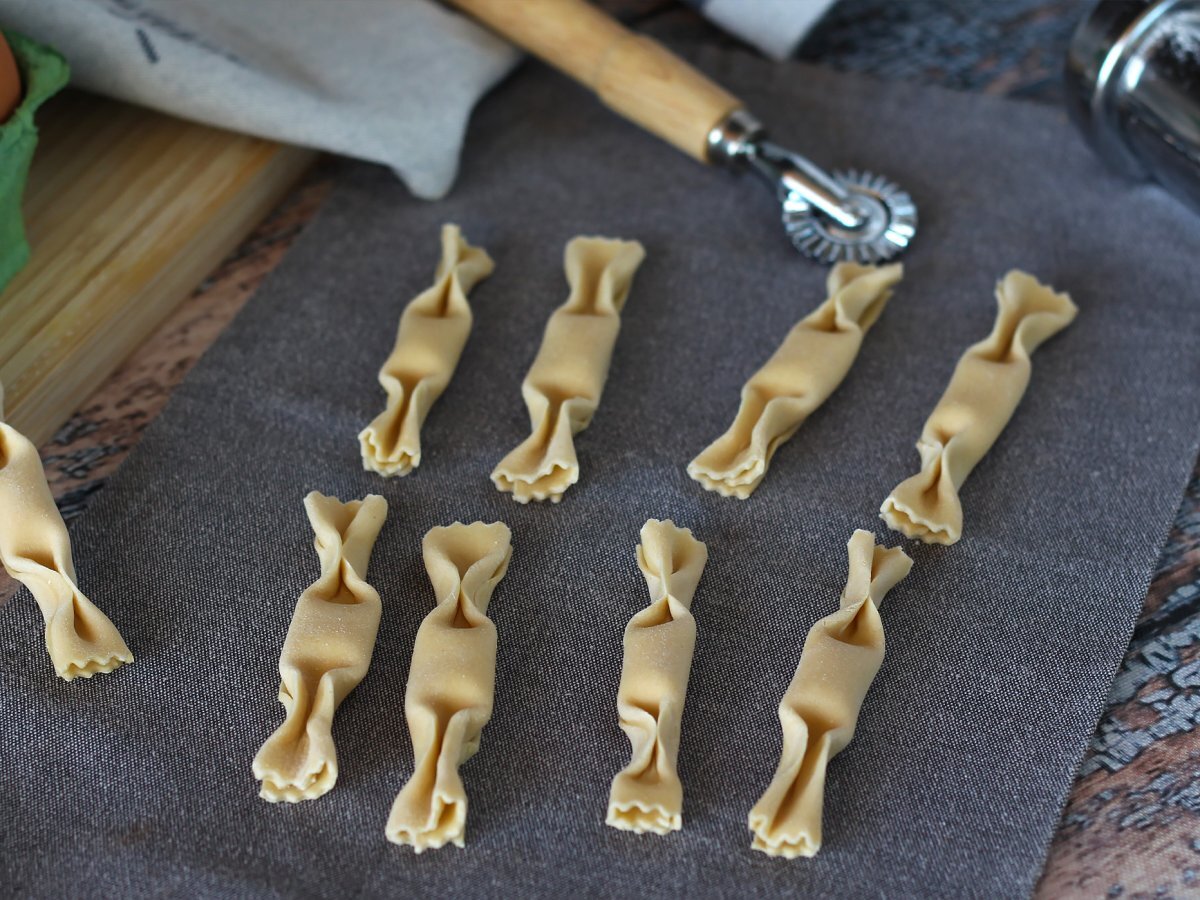 Caramelle, snoepvormige ravioli met pompoen- en ricottavulling - foto 2