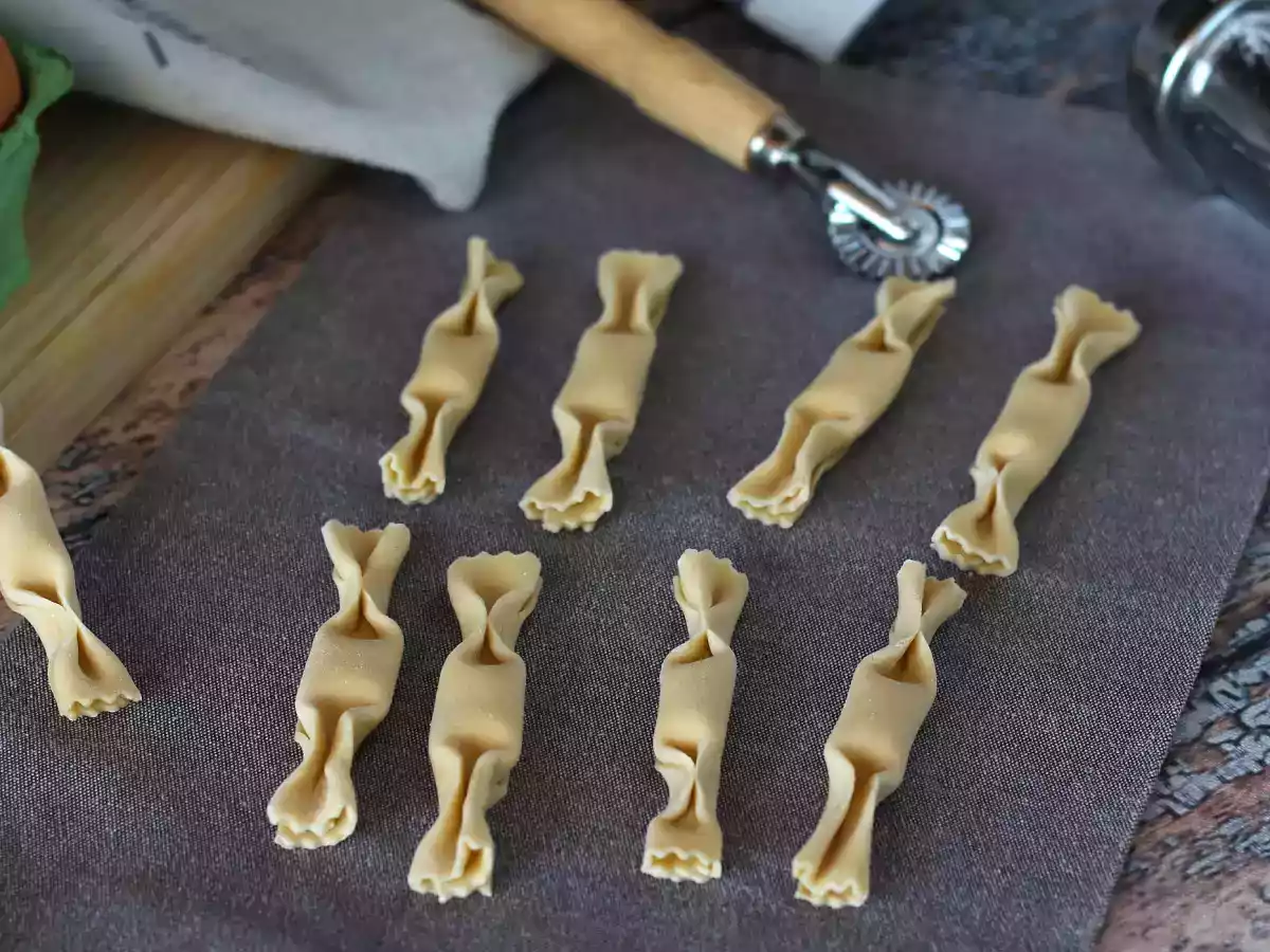 Caramelle, snoepvormige ravioli met pompoen- en ricottavulling - foto 2