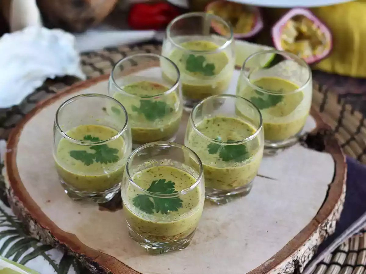 Ceviche van oesters: leche de tigre en passievrucht