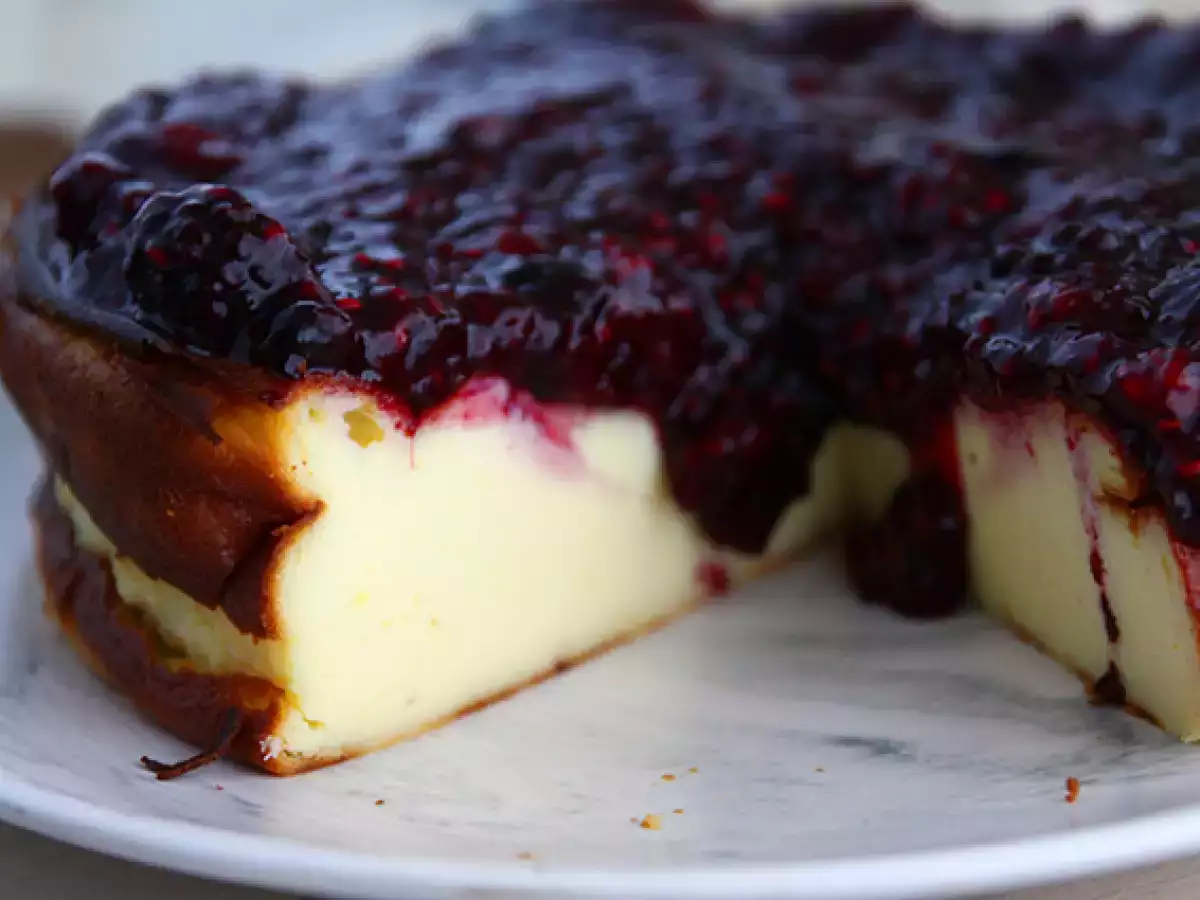 Cheesecake met gezoete gecondenseerde melk en compote van rood fruit - foto 3