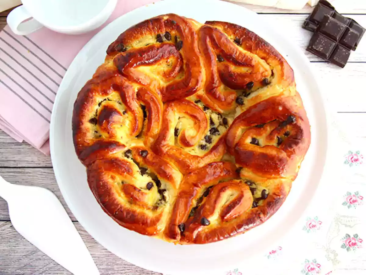Chinese brioche met custard en chocoladeschilfers