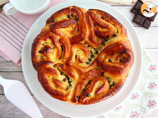 Chinese brioche met custard en chocoladeschilfers