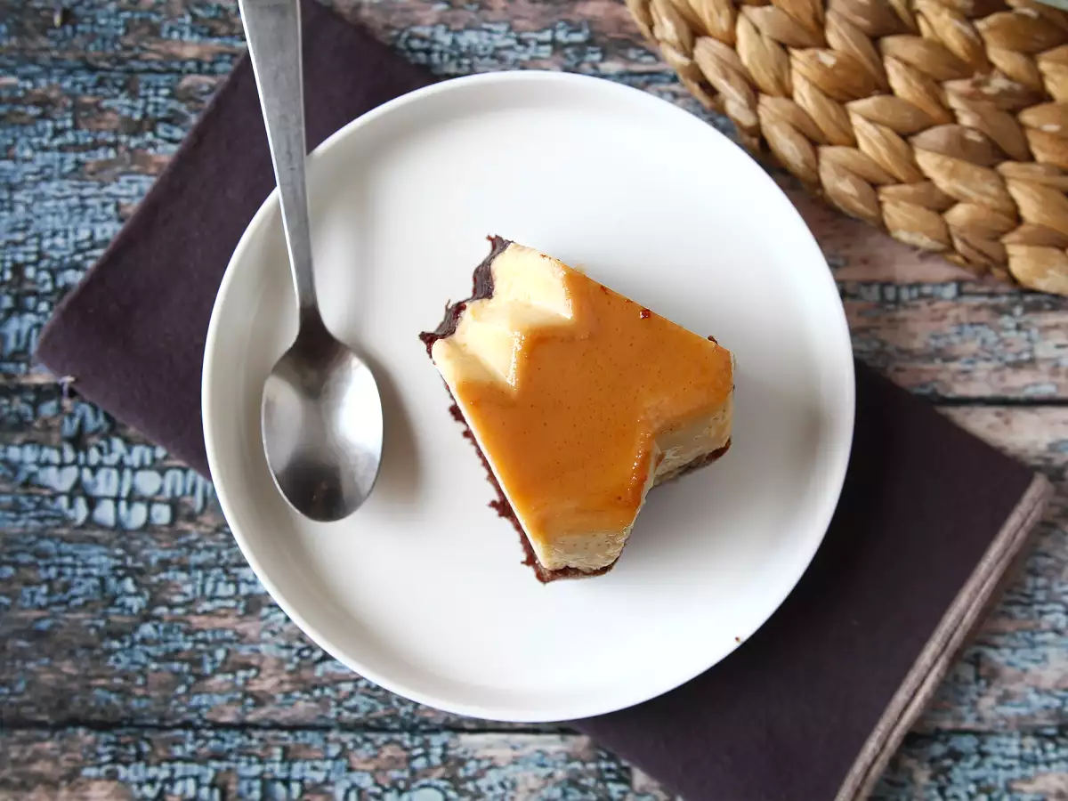 Chocoflan: de perfecte combinatie van een luchtige chocoladetaart en vanille-karamelvla - foto 6