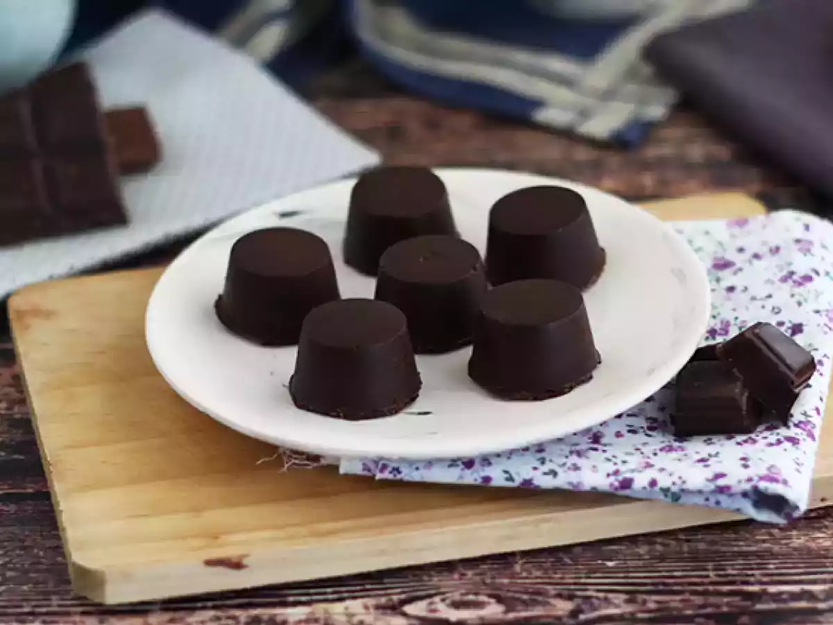 Chocolaatjes gevuld met gezouten boterkaramel en amandelen - foto 3