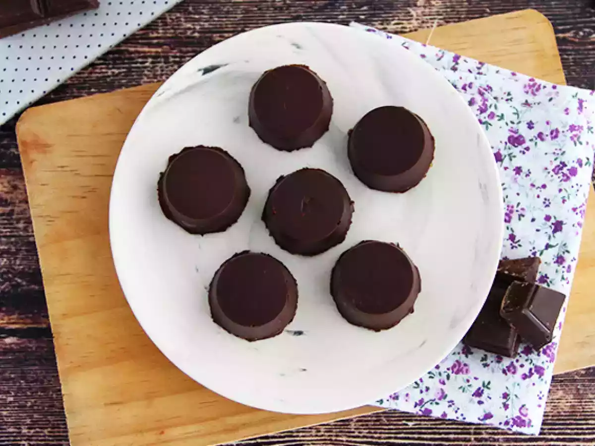 Chocolaatjes gevuld met gezouten boterkaramel en amandelen - foto 4