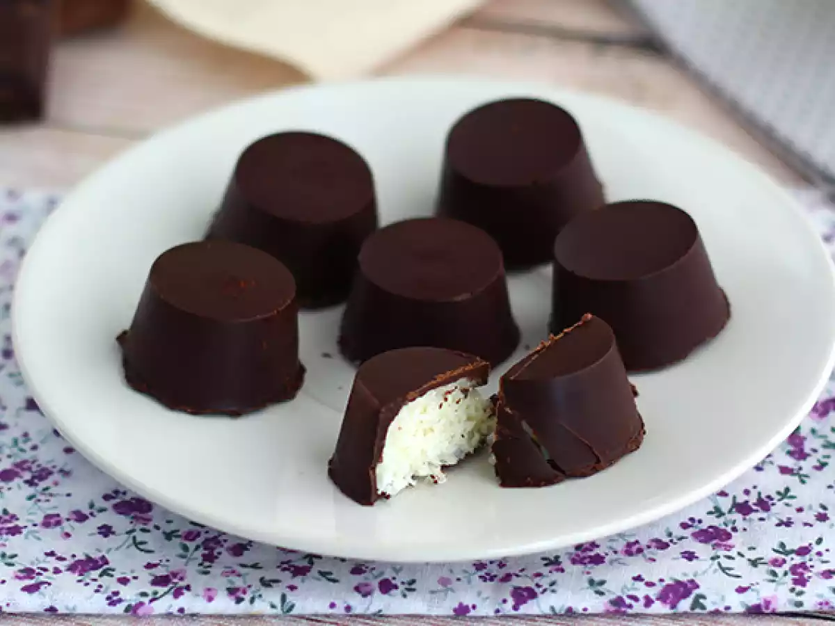 Chocolaatjes met kokosvulling in bounty-stijl