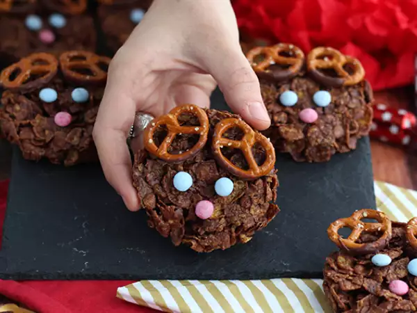 Recept Chocolade-cornflakeskoekjes als kerst-rendieren