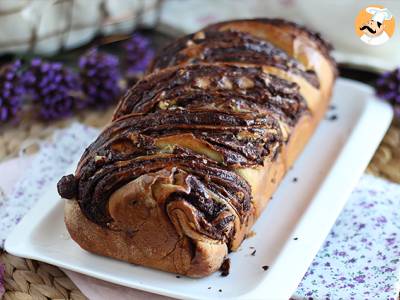 Chocolade en hazelnoot babka brioche