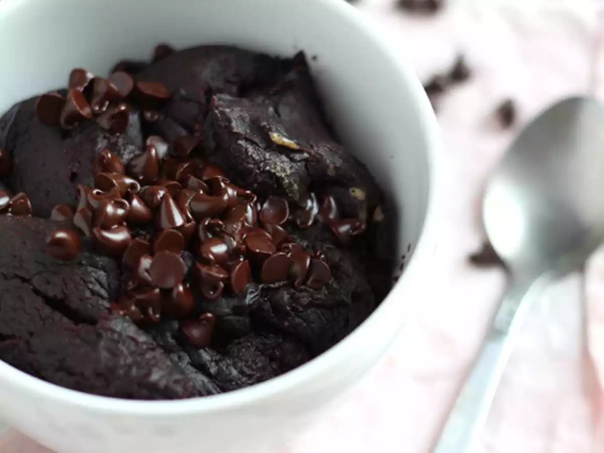 Chocolade en pindakaas mug cake in de magnetron in 1 minuut.