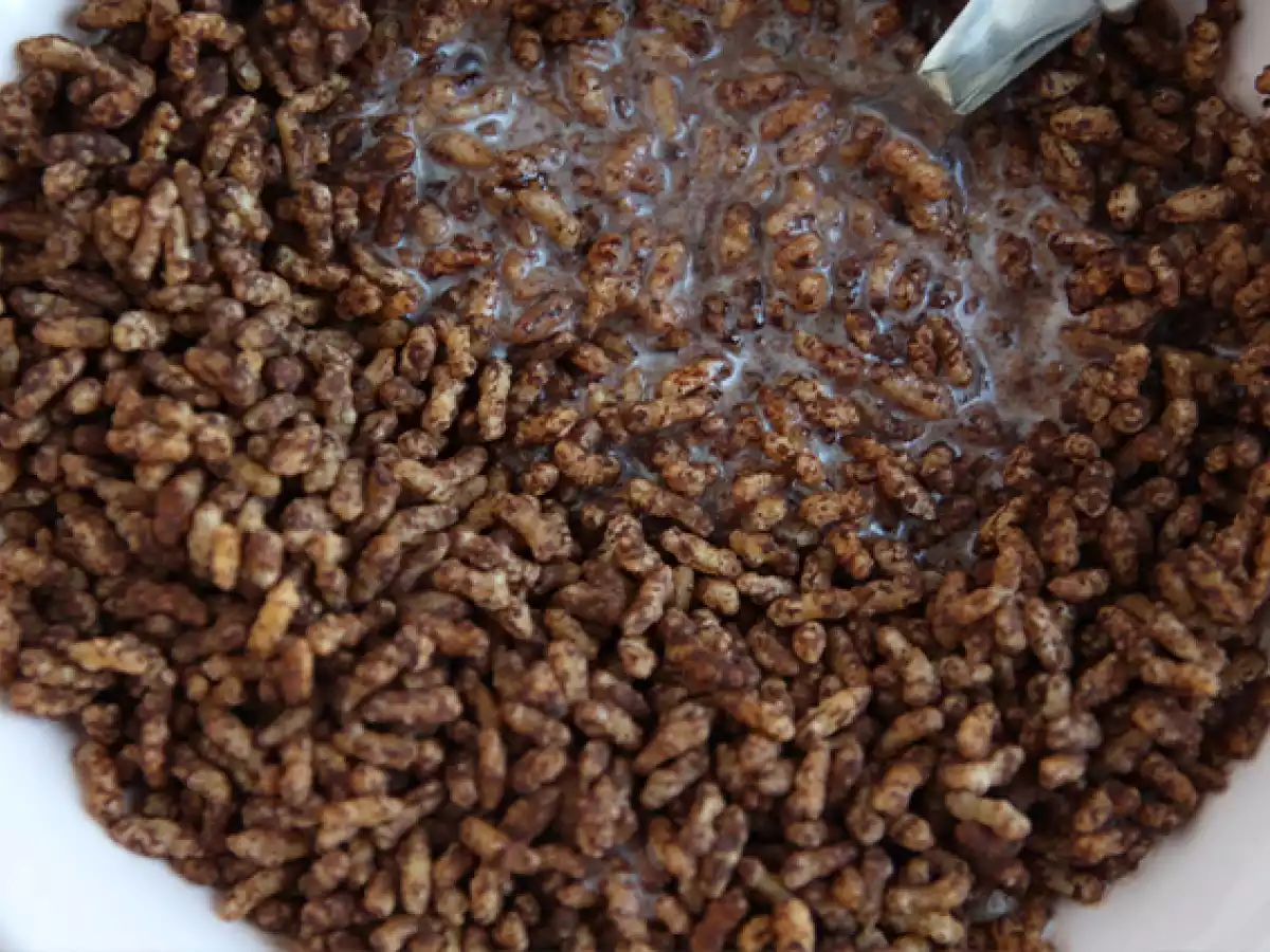 Chocolade gepofte rijstgranen. Kokosnoot pops - foto 4