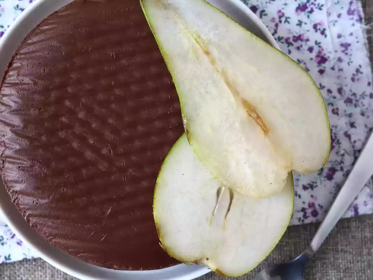 Chocolade peren fudge, een supermakkelijk dessert om te maken met maar 2 ingrediënten! - foto 2