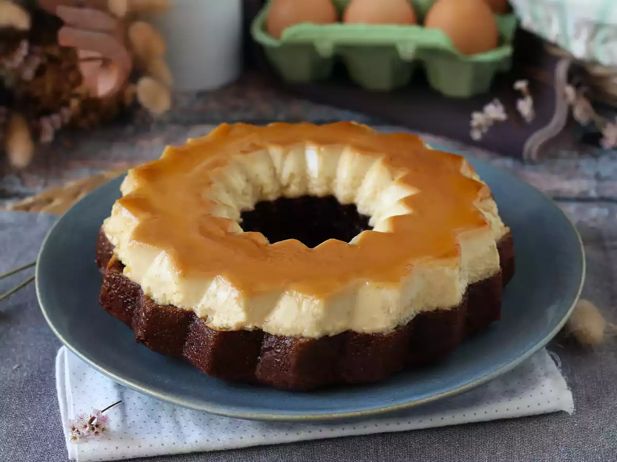 Chocovlaai, de perfecte combinatie van een vochtige chocoladetaart en een vanille-karamelvlaai - foto 2
