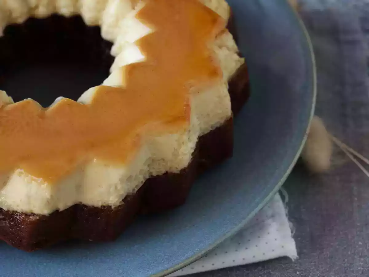 Chocovlaai, de perfecte combinatie van een vochtige chocoladetaart en een vanille-karamelvlaai - foto 4