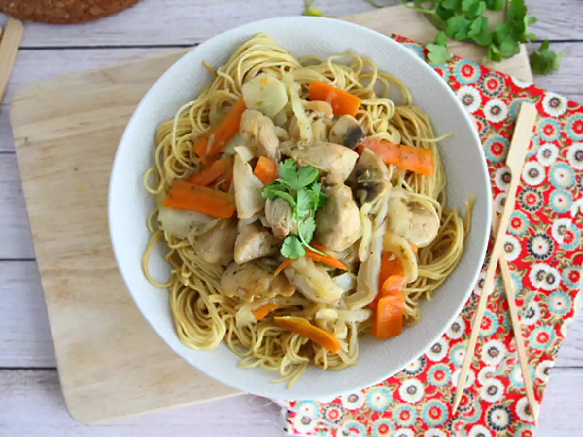 Chow mein (chao men), Chinese noedels met kip en groenten - foto 3
